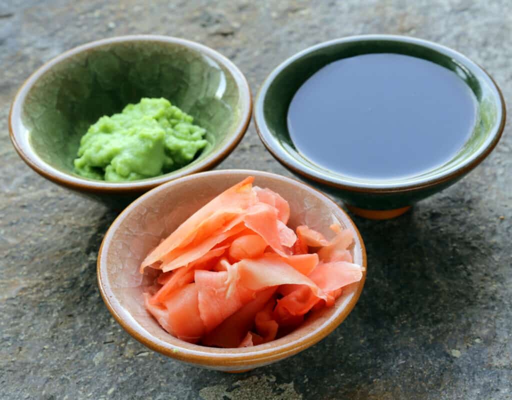 Wasabi, jengibre y salsa de soja para sushi